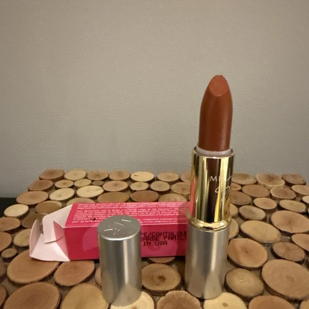 MARY KAY Signature Creme Lipstick Cantaloupe‎ #906900 NICKED TIP